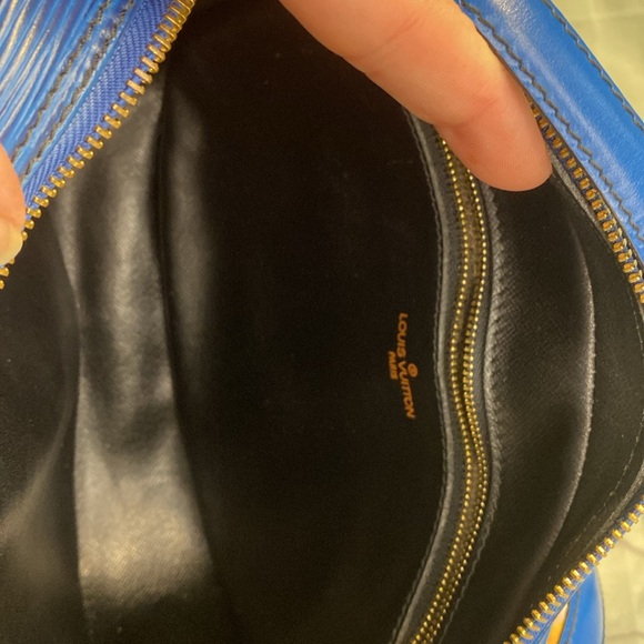 Louis Vuitton Epi Jeune Fille Leather Crossbody Shoulder Bag - Picture 8 of 15